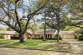 4719 Ivanhoe St Three Bedroom Home  in Houston, TX (Photo 2 of 12)