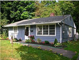 Lovely Fully Furnished House For Rent in Farmingdale, ME