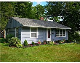 Lovely Fully Furnished House For Rent in Farmingdale, ME (Photo 2 of 8)