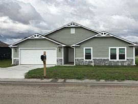 4 Beds 2 Baths in Topeka, KS