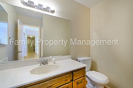 Single Family Home For Rent in Las Vegas, NV (Photo 9 of 10)