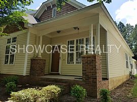 Single Family Home For Rent in Mount Pleasant, SC