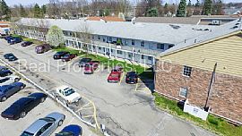 Single Family Home For Rent in Charlotte, NC (Photo 2 of 7)