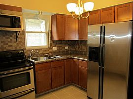 2 Bed, 1 B in Berwyn, IL (Photo 2 of 12)