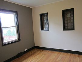 2 Bed, 1 B in Berwyn, IL (Photo 4 of 12)