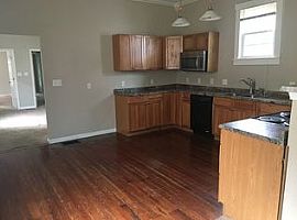  466 E Brandeis Ave, Louisville, Ky 40217 2 Beds 1 Bath 1,208 S in Louisville, KY (Photo 3 of 4)