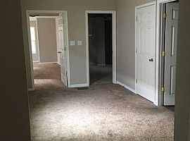  466 E Brandeis Ave, Louisville, Ky 40217 2 Beds 1 Bath 1,208 S in Louisville, KY (Photo 4 of 4)