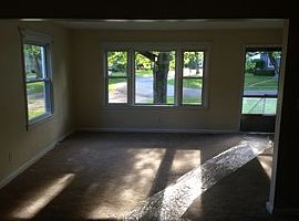  4047 Lisa Ave, Shively, Ky 40216 2 Beds 1 Bath 883 Sqft in Shively, KY (Photo 2 of 4)