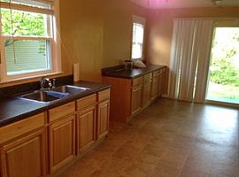  4047 Lisa Ave, Shively, Ky 40216 2 Beds 1 Bath 883 Sqft in Shively, KY (Photo 3 of 4)