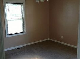  4047 Lisa Ave, Shively, Ky 40216 2 Beds 1 Bath 883 Sqft in Shively, KY (Photo 4 of 4)