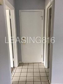 Single Family Home For Rent in Independence, MO (Photo 4 of 8)