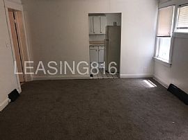 Single Family Home For Rent in Independence, MO (Photo 3 of 7)