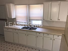 Single Family Home For Rent in Independence, MO (Photo 7 of 7)