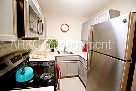 Single Family Home For Rent in Independence, MO (Photo 5 of 11)