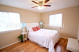 Single Family Home For Rent in Independence, MO (Photo 6 of 11)