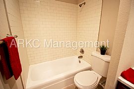 Single Family Home For Rent in Independence, MO (Photo 8 of 11)