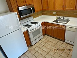 Single Family Home For Rent in Kansas City, MO (Photo 2 of 7)