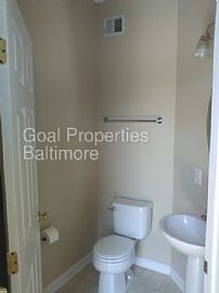 Single Family Home For Rent in Baltimore, MD (Photo 2 of 6)