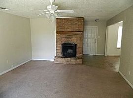 403 Manning Dr, Copperas  Rent 500 Deposit 500 Total 1000 in Copperas Cove, TX (Photo 4 of 6)