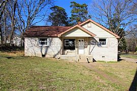 Single Family Home For Rent in Madison, TN