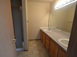 Serene 3 Bedroom Property with Wonderful View in South Burlington, VT (Photo 6 of 7)