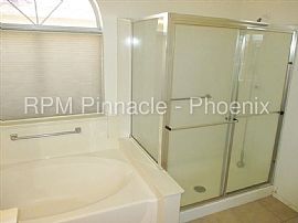 Single Family Home in Surprise, AZ (Photo 5 of 6)