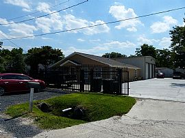 Lovely 3 Bedroom Home 3802 Osage St, in Houston, TX (Photo 3 of 10)