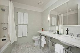  2bed/2bath with Soaring Lofted Ceilings in The Heart of Soho in Manhattan, NY (Photo 7 of 9)