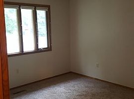 3 Bedroom Home in Excellent Condition in Sioux Falls, SD (Photo 6 of 10)