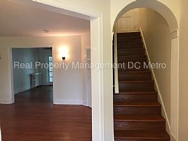 Single Family Home For Rent in Washington, DC (Photo 3 of 10)