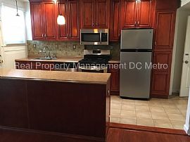 Single Family Home For Rent in Washington, DC (Photo 4 of 10)