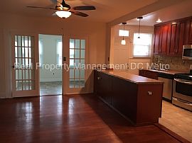 Single Family Home For Rent in Washington, DC (Photo 6 of 10)