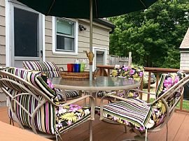 10 Atlantic St, South Kingstown, Ri 02879 3 Beds 1 Bath 885 Sqf in South Kingstown, RI (Photo 2 of 10)