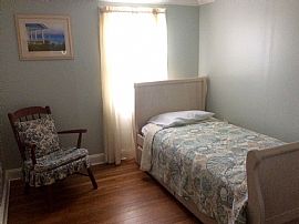 10 Atlantic St, South Kingstown, Ri 02879 3 Beds 1 Bath 885 Sqf in South Kingstown, RI (Photo 4 of 10)