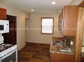 Single Family Home For Rent in Wyandotte, MI (Photo 5 of 7)