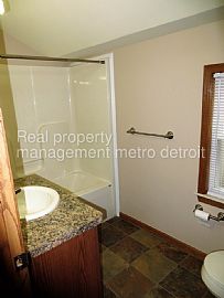 Single Family Home For Rent in Wyandotte, MI (Photo 7 of 7)