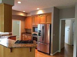 Elegant 4 Bedroom Home  Available in Portland, OR (Photo 2 of 12)