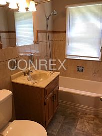 Single Family Home For Rent in Independence, MO (Photo 2 of 8)