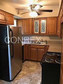 Single Family Home For Rent in Independence, MO (Photo 3 of 8)