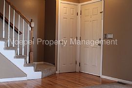 Single Family Home For Rent in Liberty, MO (Photo 2 of 6)