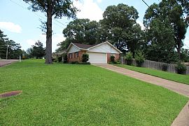 Lovely 3 Bedroom Home in 3374 Dawn Dr, Pearl, Ms in Pearl, MS (Photo 2 of 12)
