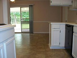 Lovely 3 Bedroom Home in 3304 Queen Elizabeth Dr, Ocean Springs in Ocean Springs, MS (Photo 10 of 12)