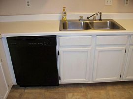 Lovely 3 Bedroom Home in 3304 Queen Elizabeth Dr, Ocean Springs in Ocean Springs, MS (Photo 11 of 12)