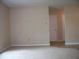 Lovely 3 Bedroom Home in 3304 Queen Elizabeth Dr, Ocean Springs in Ocean Springs, MS (Photo 5 of 12)