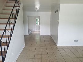 3 Bed 1 Bath in New Castle, DE (Photo 2 of 9)