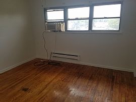 3 Bed 1 Bath in New Castle, DE (Photo 7 of 9)