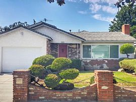 4 Beds 2 Baths in Culver City in Culver City, CA