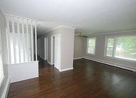 Elegant 3 Bedded Apartment Close to Highway in White Plains, NY (Photo 2 of 11)