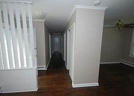 Elegant 3 Bedded Apartment Close to Highway in White Plains, NY (Photo 3 of 11)