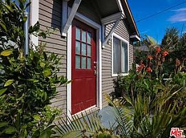 2 Beds 1 Bath in Los Angeles in Los Angeles, CA (Photo 2 of 10)